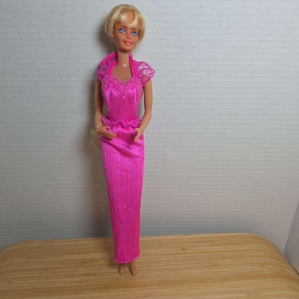 Vintage 1979 Mattel Barbie Beauty Secrets Doll With Pink Outfit